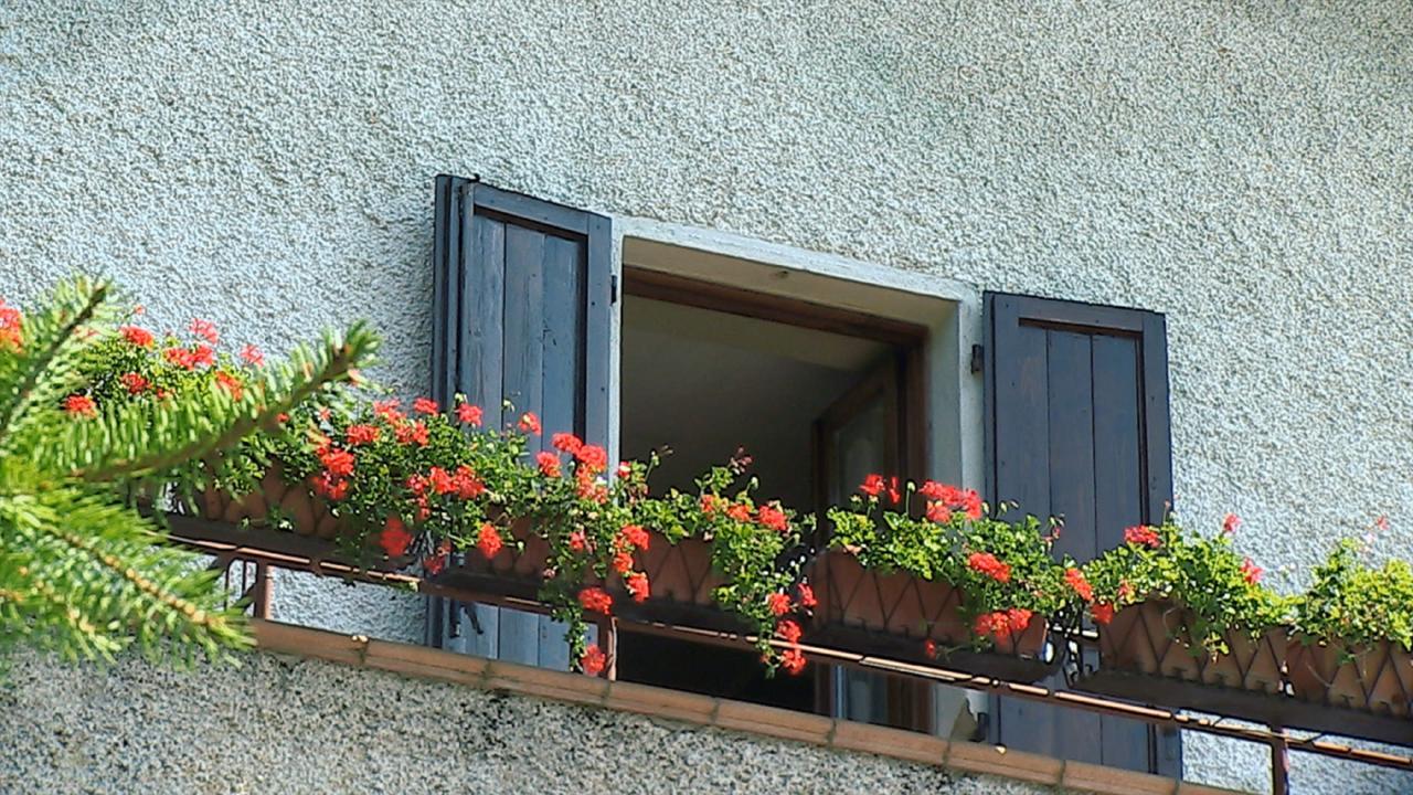 Hotel Rondanino Ланцо-д’Интельви Экстерьер фото