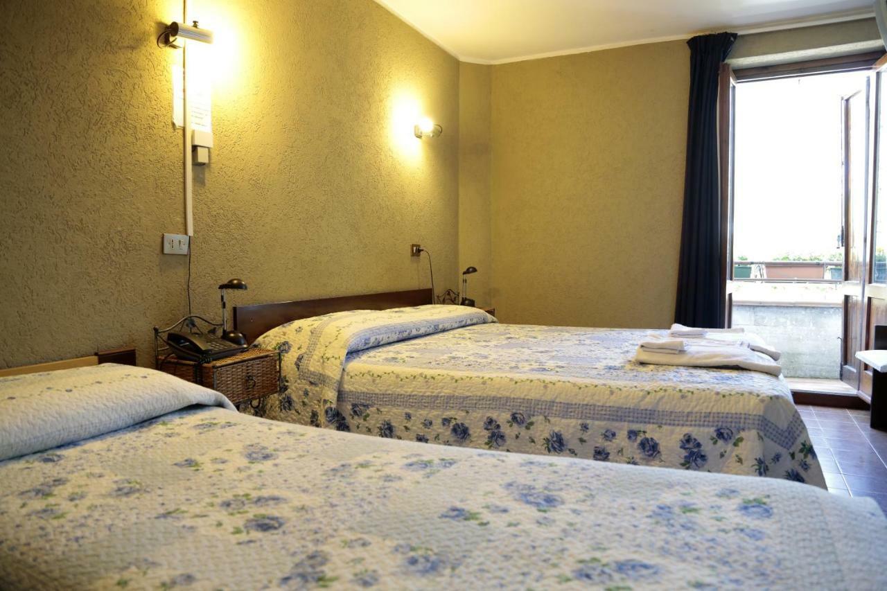 Hotel Rondanino Ланцо-д’Интельви Экстерьер фото