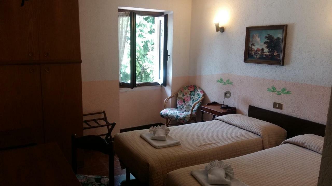 Hotel Rondanino Ланцо-д’Интельви Экстерьер фото